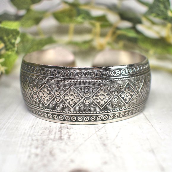 Set of 5 Vintage Bangle Cuff Bracelets - Silver Pewter - Picture 7 of 10